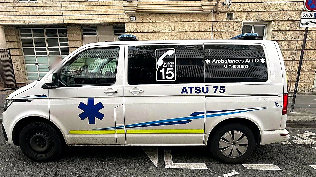 Ambulance ALLO Ambulances vue de profil